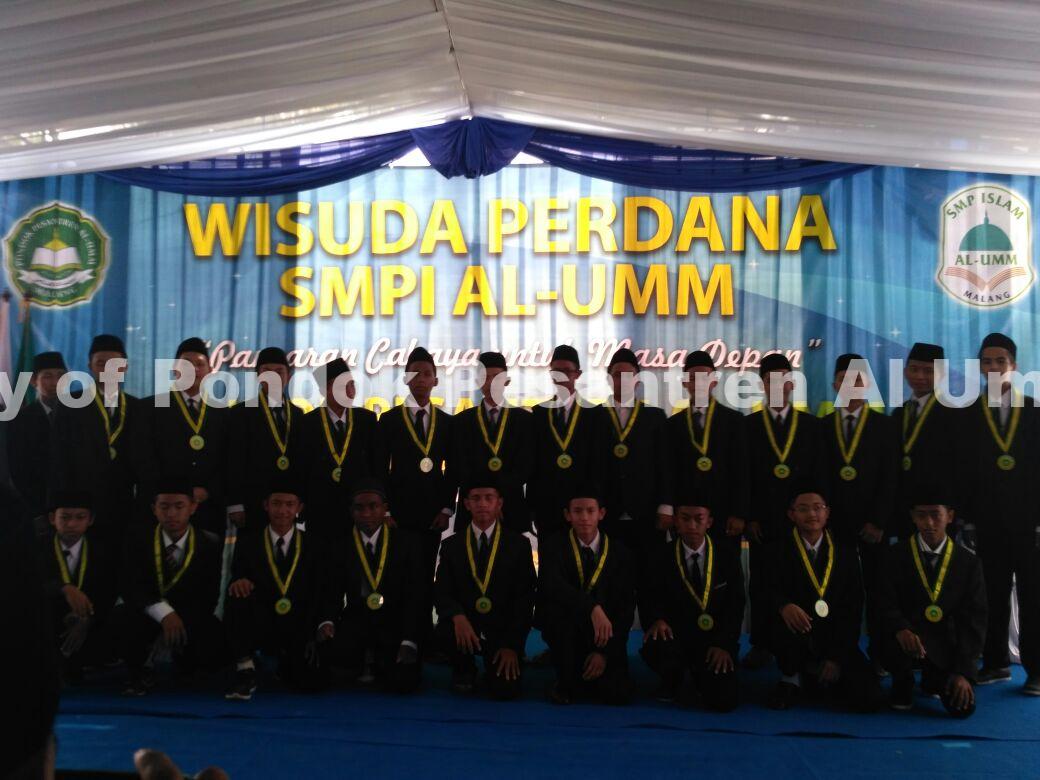 SELAMAT & SUKSES WISUDA PERDANA SMP ISLAM ALUMM